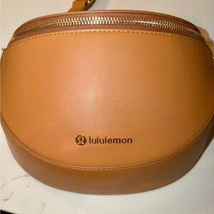 NWOT Lululemon Leather Saddle Crossbody